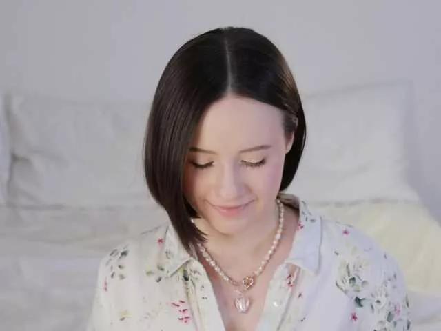 -FemaleEssence-