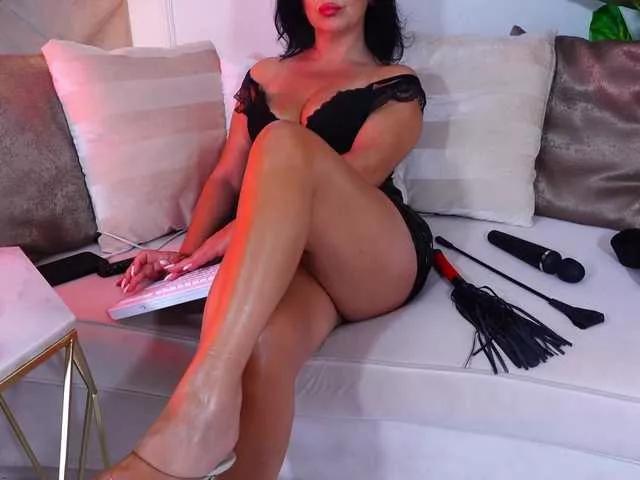 AQueenMonica