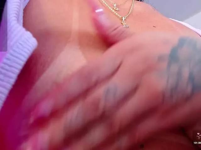 arianagonzale on BongaCams 