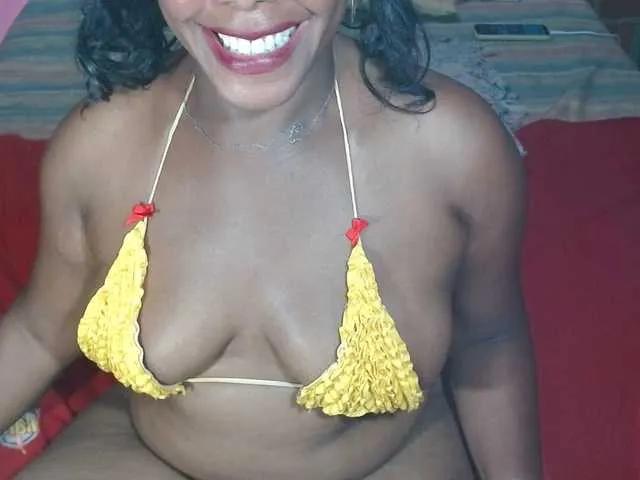 EMYYLI2 on BongaCams