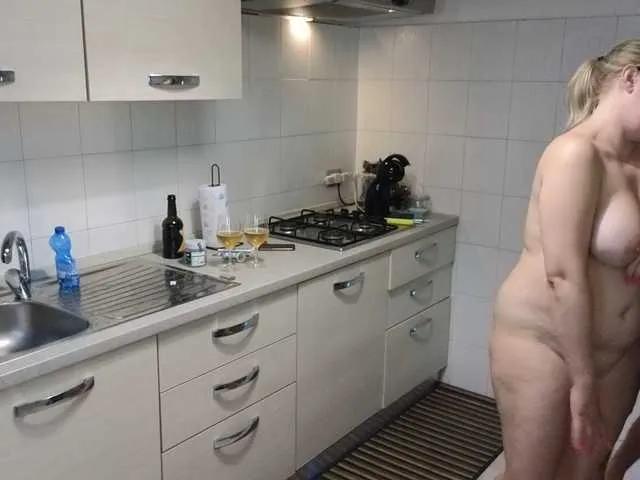 Evalogan24 on BongaCams