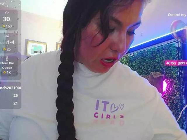 Evelyn-mature19