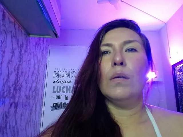 Evelyn-mature19