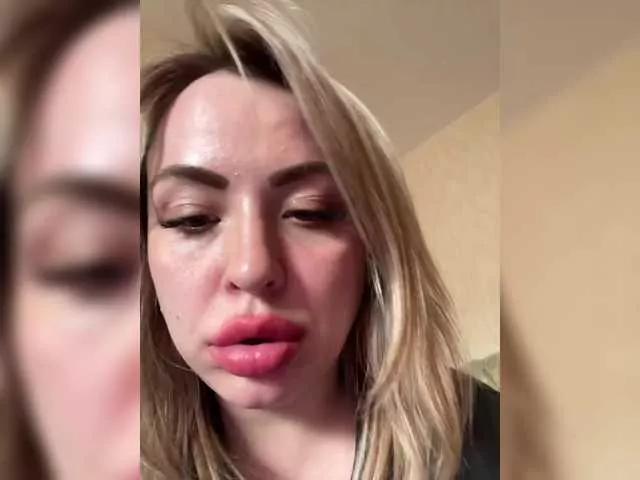 HollyDoll
