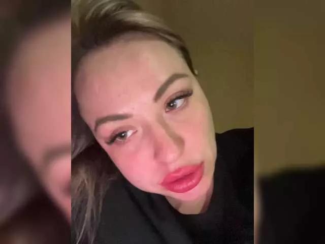 HollyDoll
