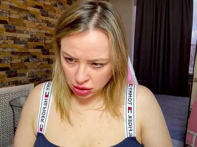 HollyDoll