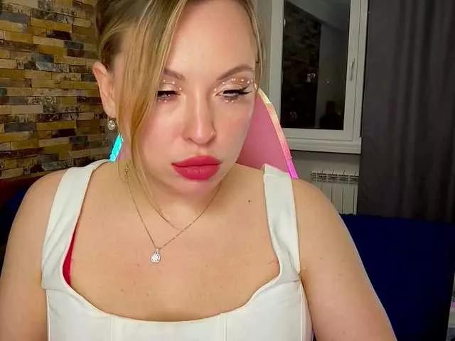 HollyDoll