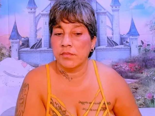 indianroxy on BongaCams