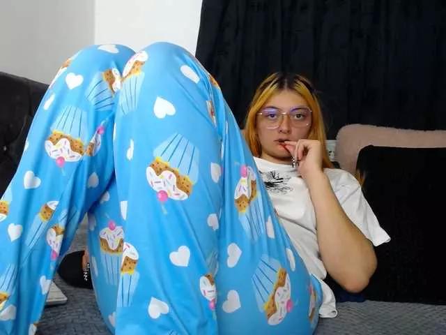 Lesliee22 on BongaCams 