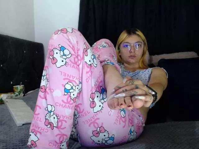 Lesliee22 on BongaCams 