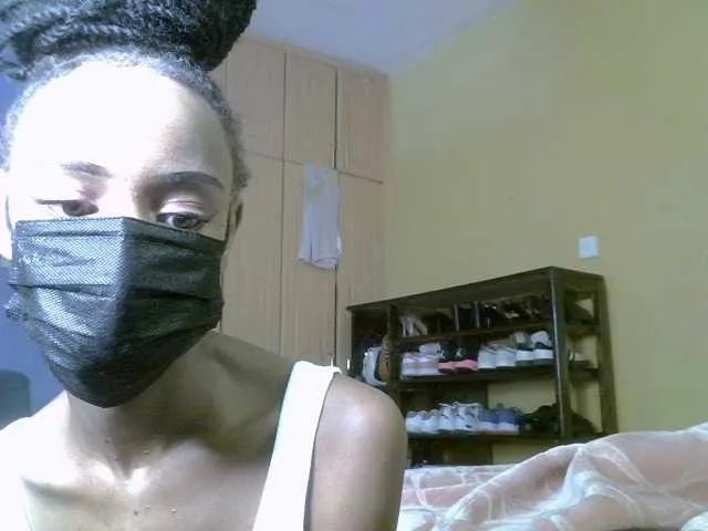 LittleMisscharming on BongaCams 