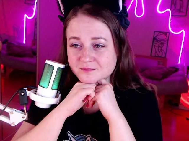 LizzyShine on BongaCams