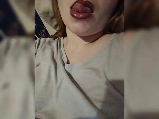 Marinet28 on BongaCams