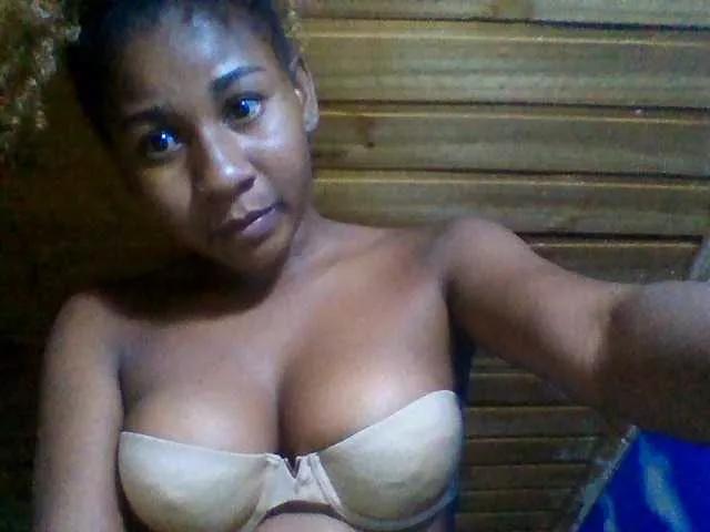 Raharisexy on BongaCams 