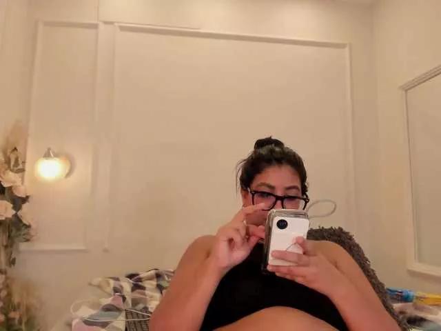 sexy-miaa1 on BongaCams 