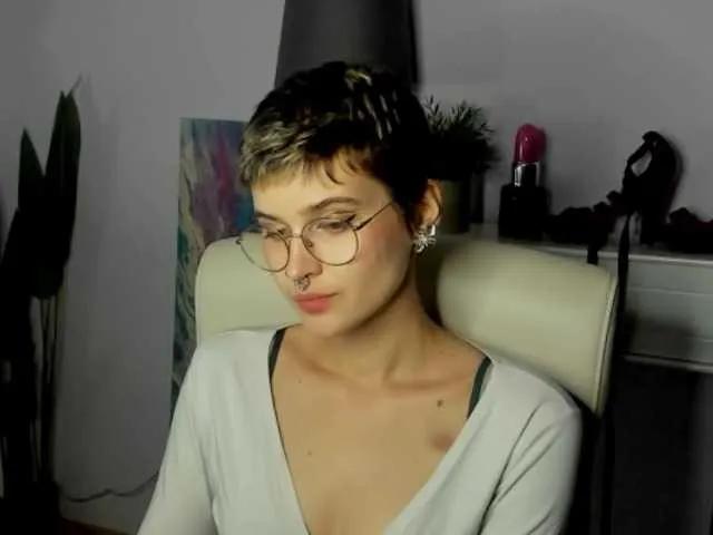soft-sarah on BongaCams