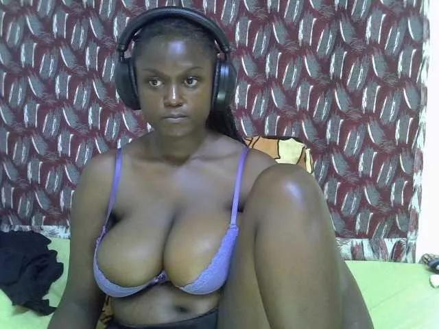 SweetHive on BongaCams 