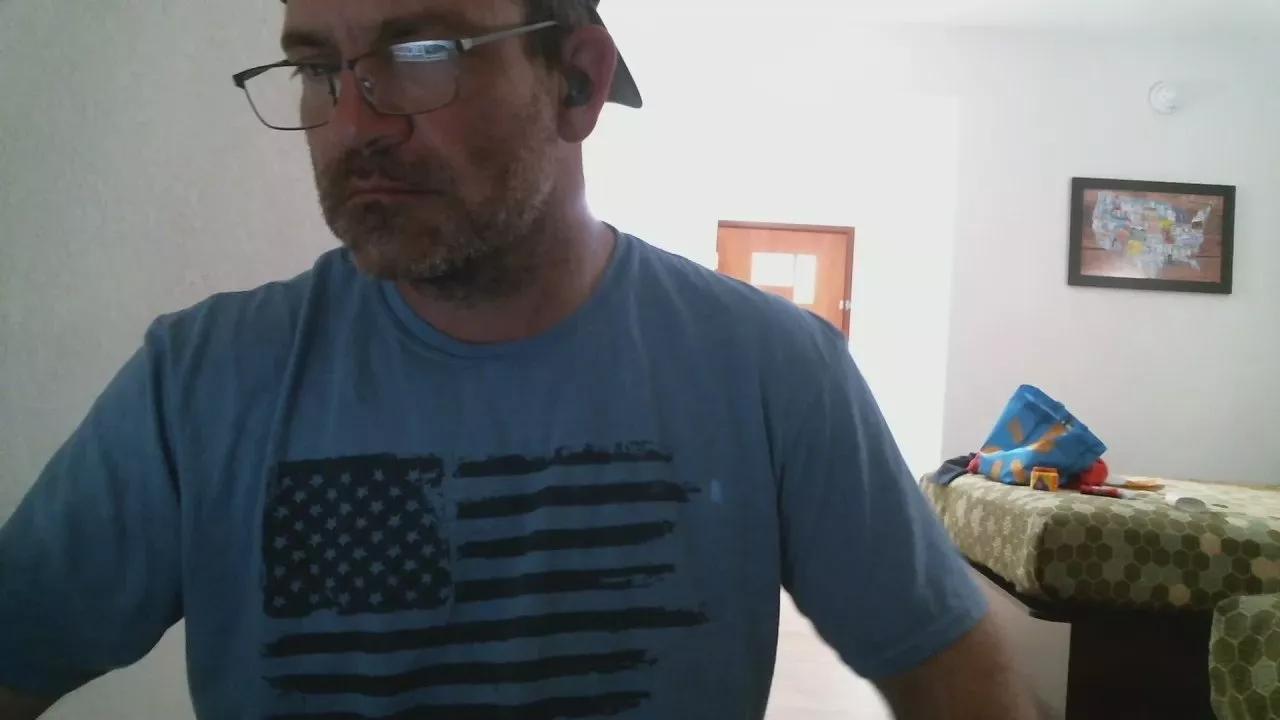 Adam8067 on Cam4 