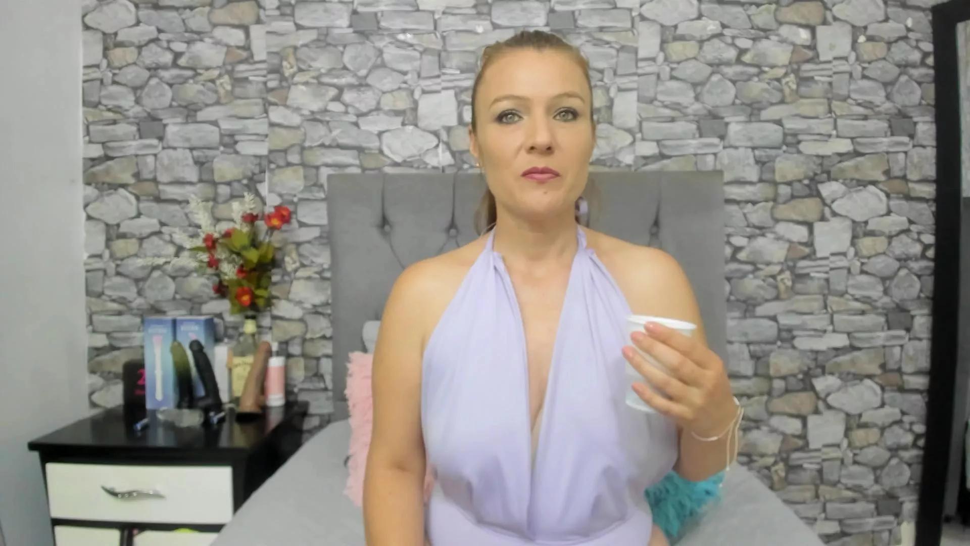 cam to cam wildness with Girls cam models. Watch the newest choice of nutty streams from our matured passionate cam models