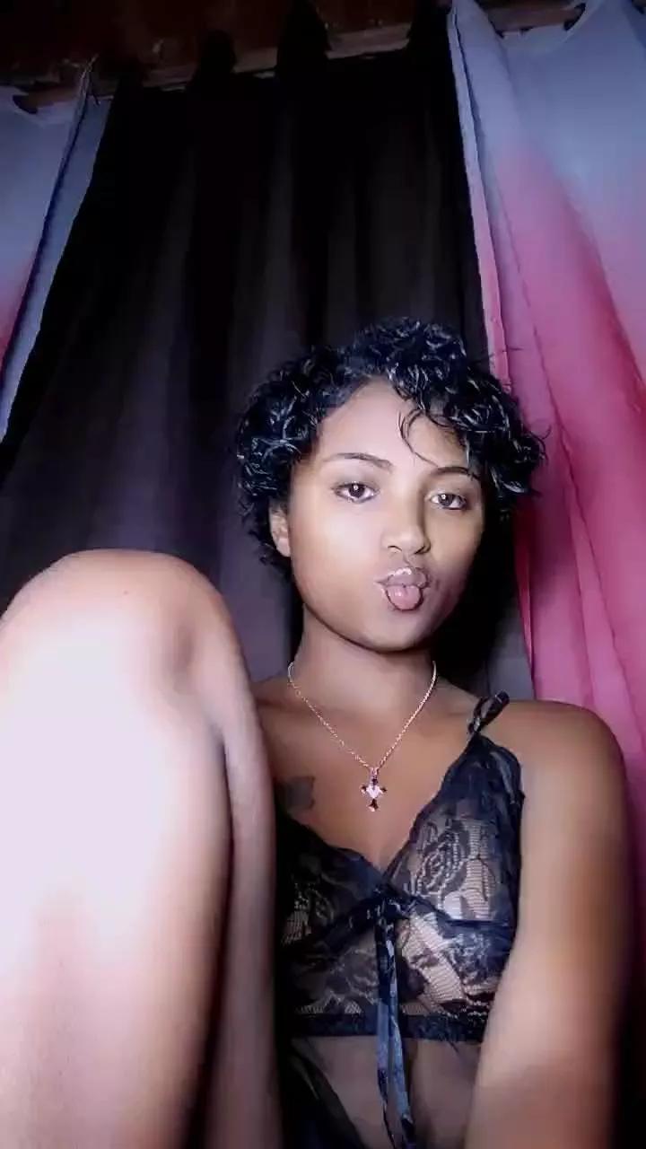 Armella2 from Cam4 is Freechat