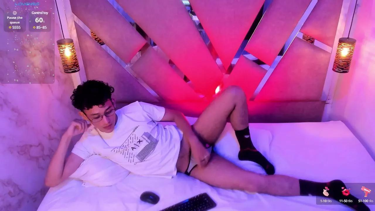AxelFoul_ on Cam4 
