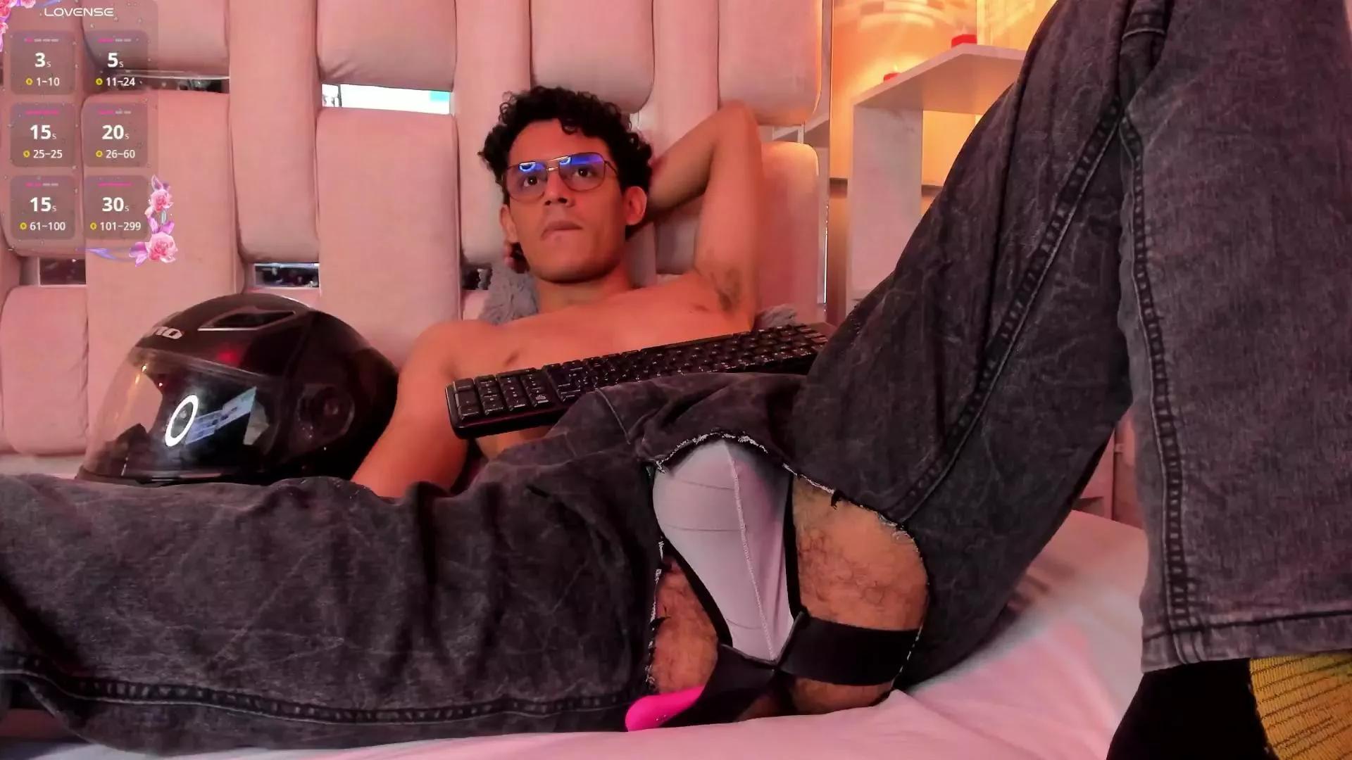AxelFoul_ on Cam4 
