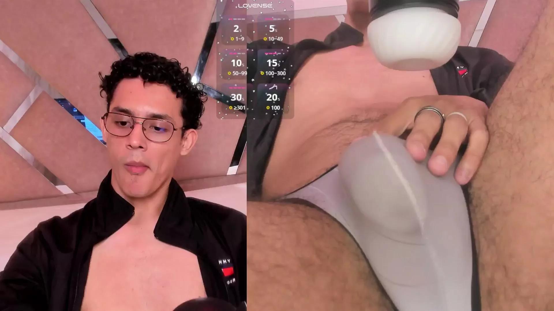 AxelFoul_ on Cam4 