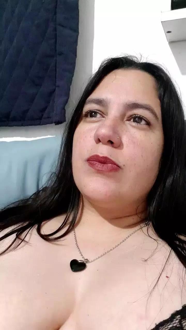 blackwidow1993 from Cam4 is Freechat