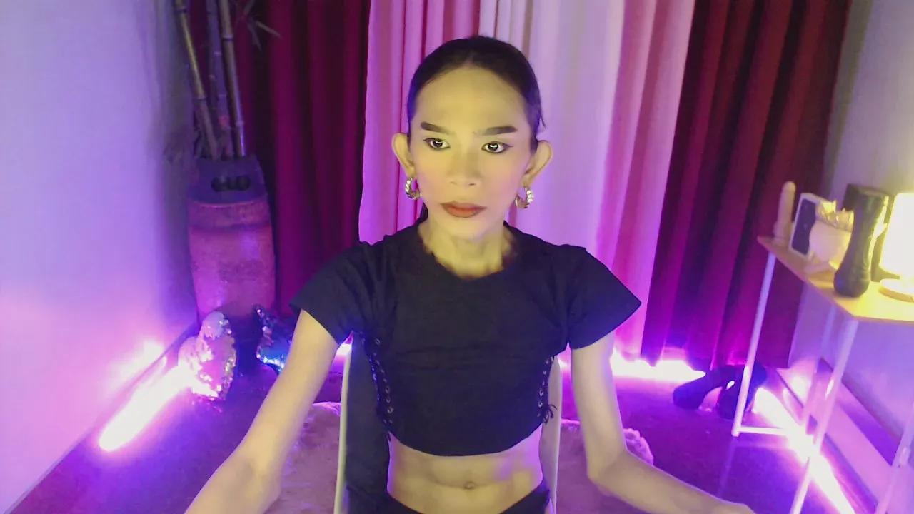 ItsmeMonica69 on Cam4 