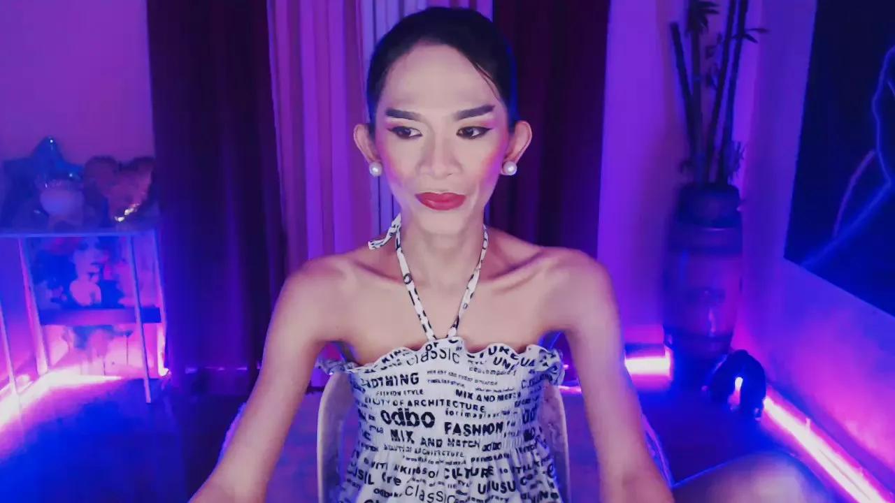 ItsmeMonica69 on Cam4 