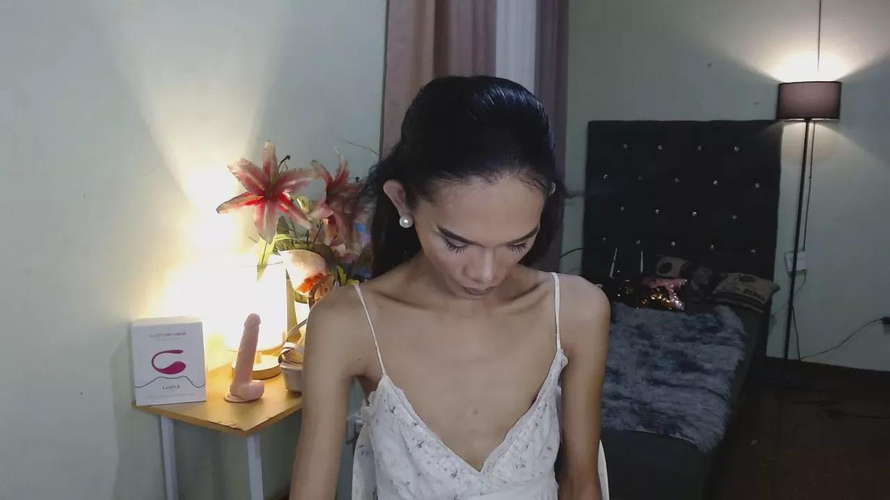 ItsmeMonica69 on Cam4 