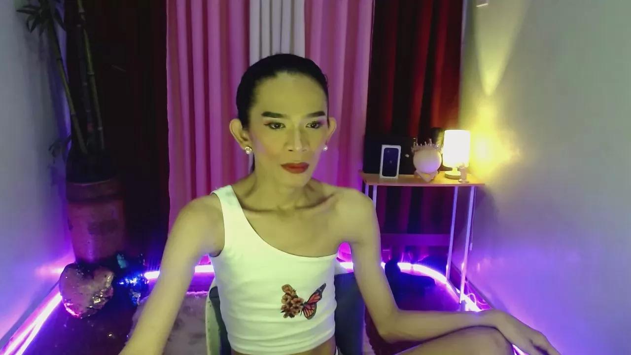 ItsmeMonica69 on Cam4 