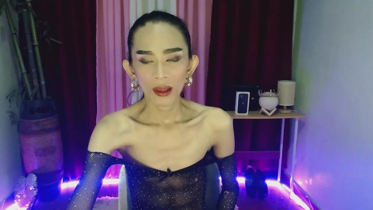 ItsmeMonica69 on Cam4 