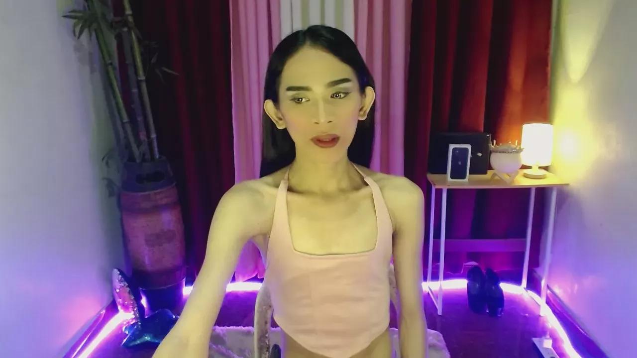 ItsmeMonica69 on Cam4 