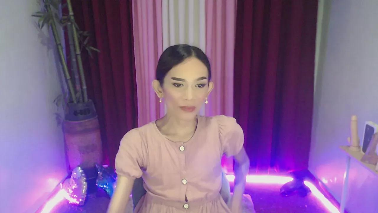 ItsmeMonica69 on Cam4 