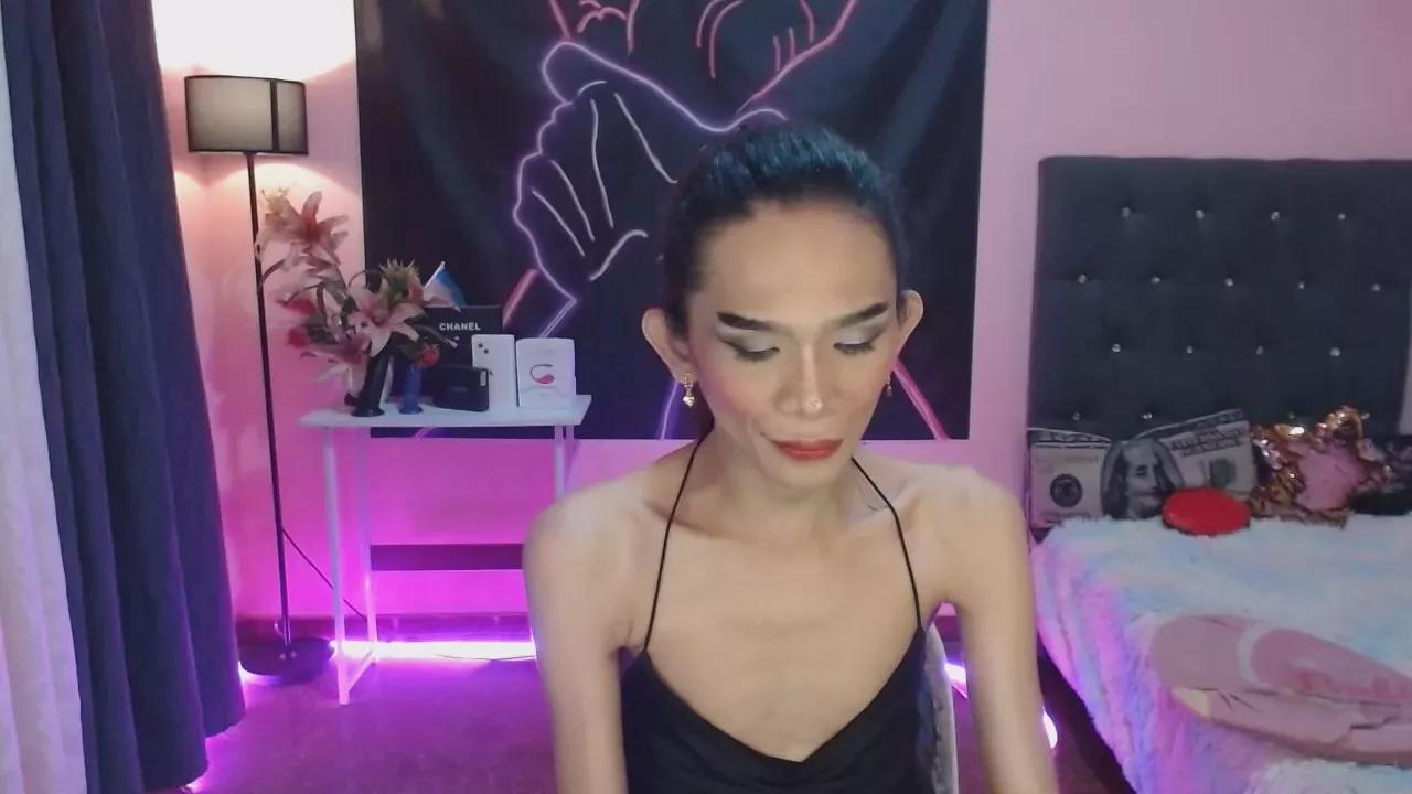 ItsmeMonica69 on Cam4 