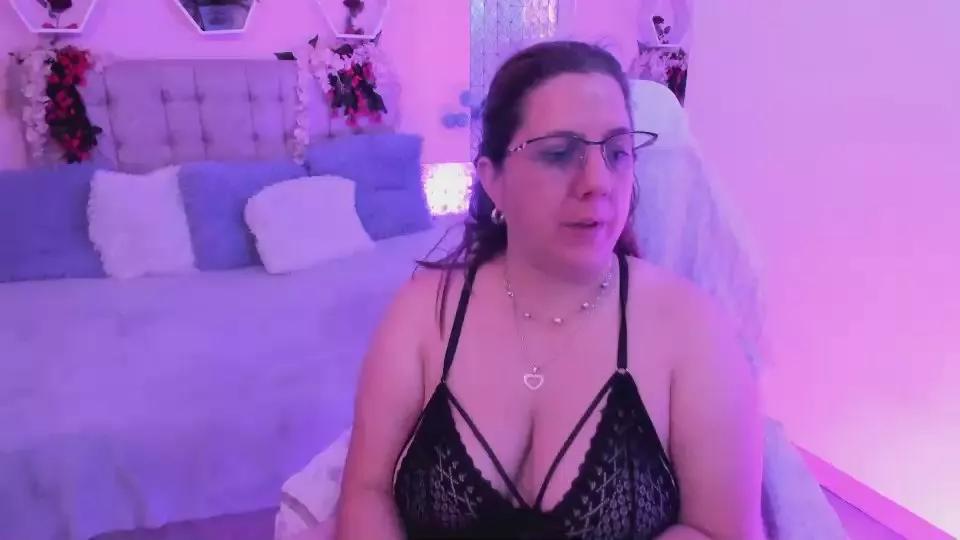 cam to cam wildness with Girls cam models. Watch the newest choice of nutty streams from our matured passionate cam models