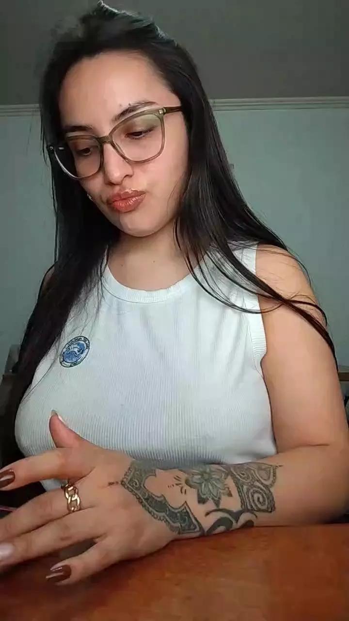 Latinaakita4 from Cam4 is Freechat