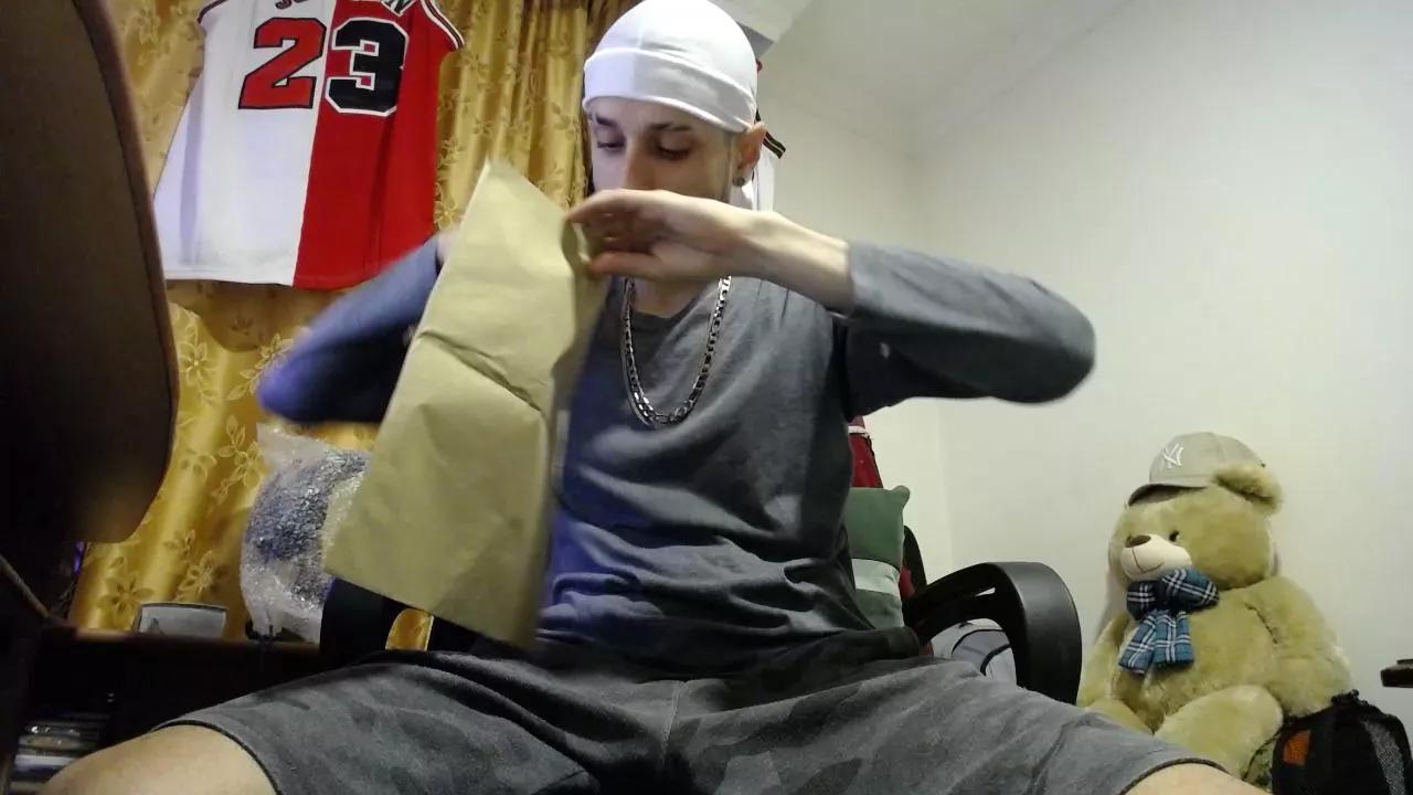 masterjhon5 from Cam4 is Freechat