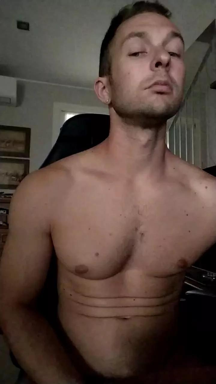 riccardoyeah on Cam4 