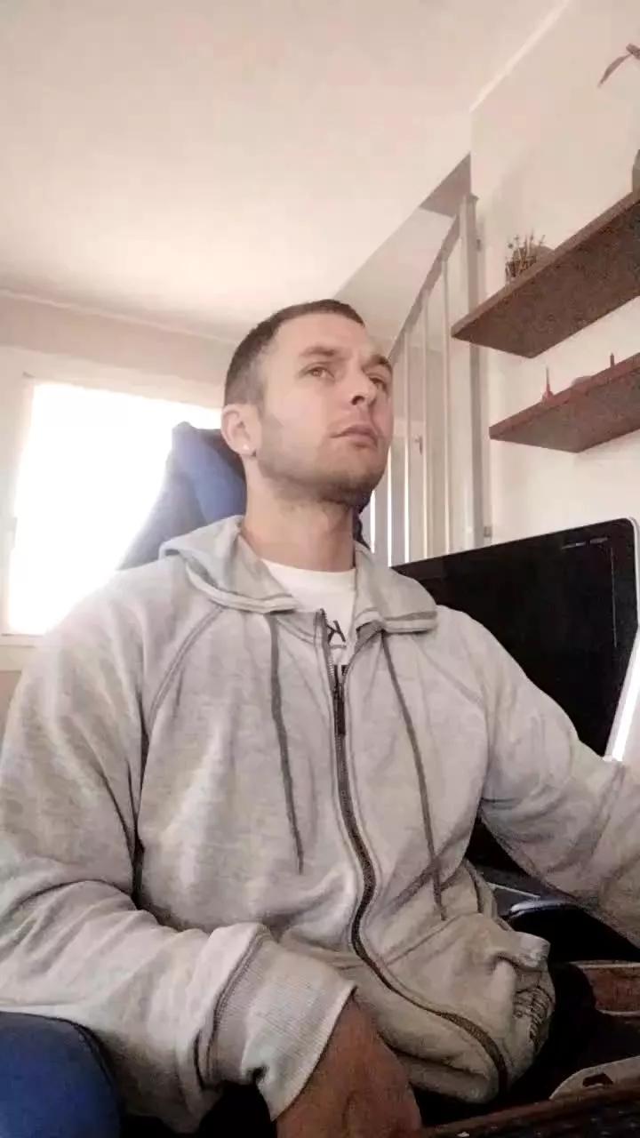riccardoyeah on Cam4 