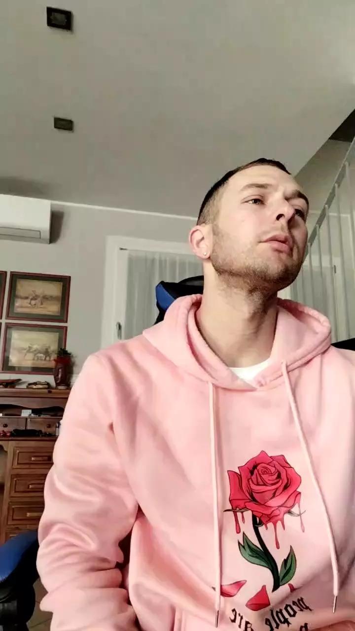 riccardoyeah on Cam4 
