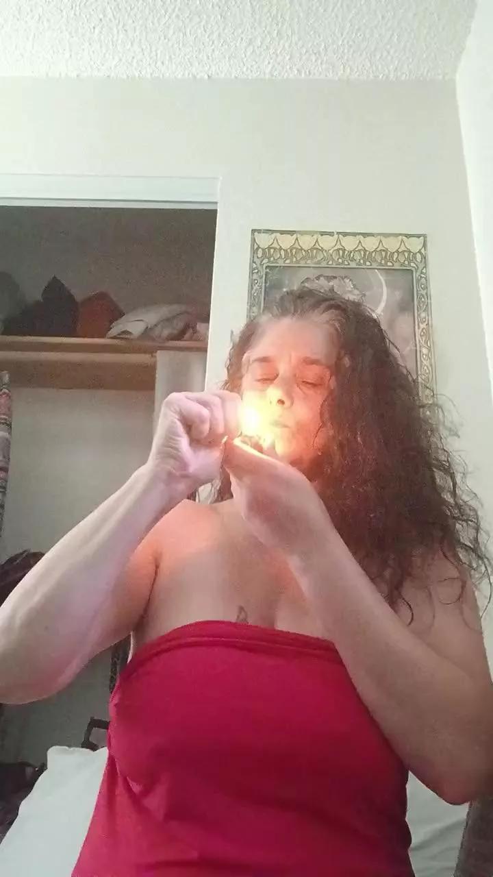 RosiePeeking from Cam4 is Freechat