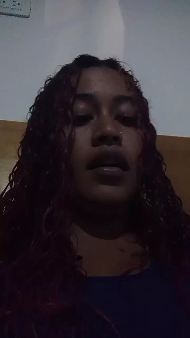 valeriaherrera5 from Cam4 is Freechat