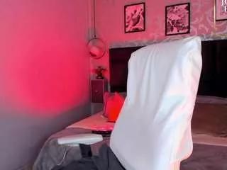 bombshellll on CamSoda 