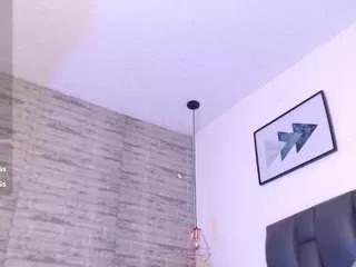 tinnahottie on CamSoda 
