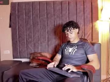 andres_cream — GOAL: CUM [581 tokens remaining] Welcome to my room! #muscle #latino #18 #hairy #new