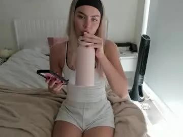 Freechat ariah_is_blonde on Chaturbate