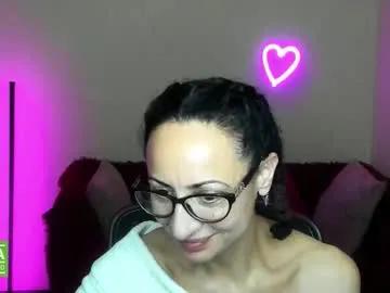 arianna_tifany — GOAL: Body massage with cream [568 tokens left] #new #nonude #natural #milf #cute