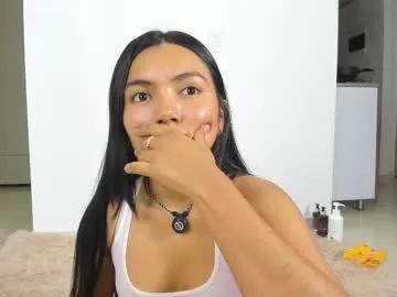 Freechat emi_latingirl on Chaturbate